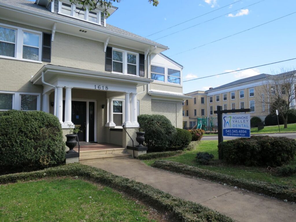 Exterior of Roanoke Valley Dental office located at 1618 Grandin Road, Roanoke VA.